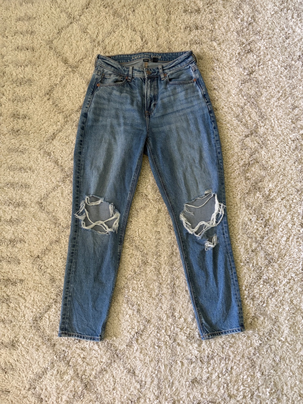 american eagle strigid mom jeans